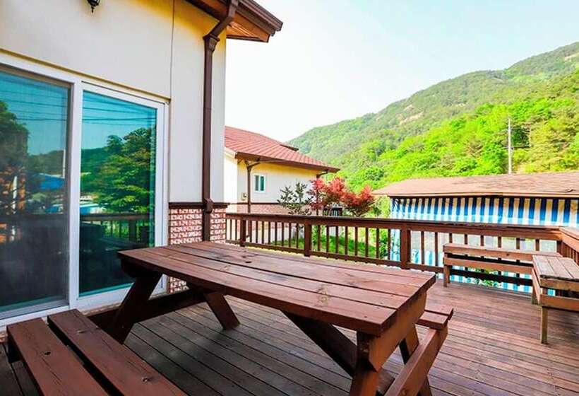 هتل Goesan Geumneung Hwangto Pension