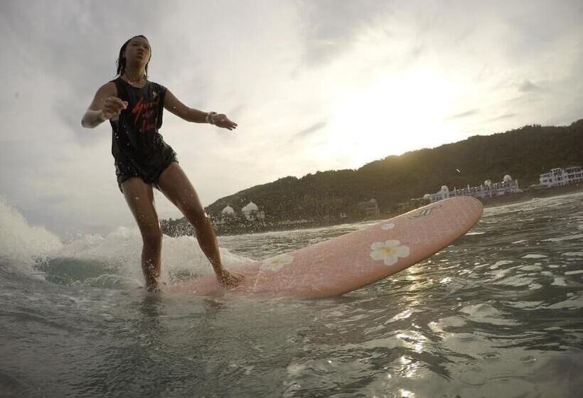 هتل Namiaru Surf Studio