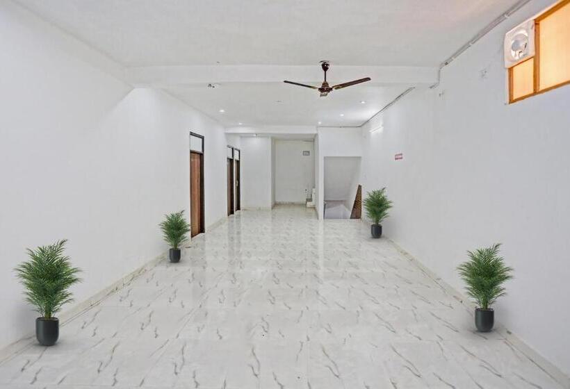 Hotel Oyo 92421  Nirvan