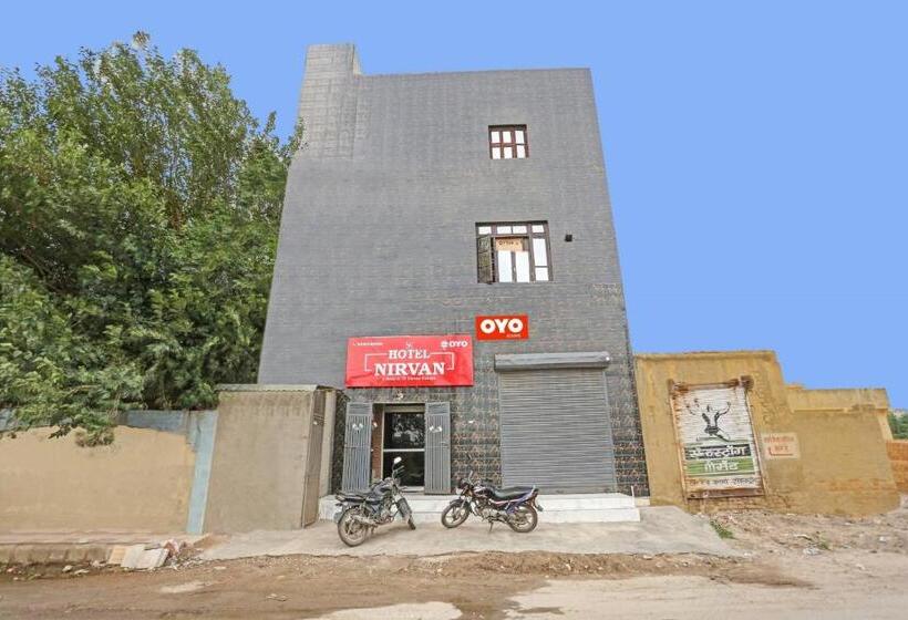Hotel Oyo 92421  Nirvan
