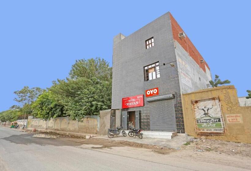 Hotel Oyo 92421  Nirvan