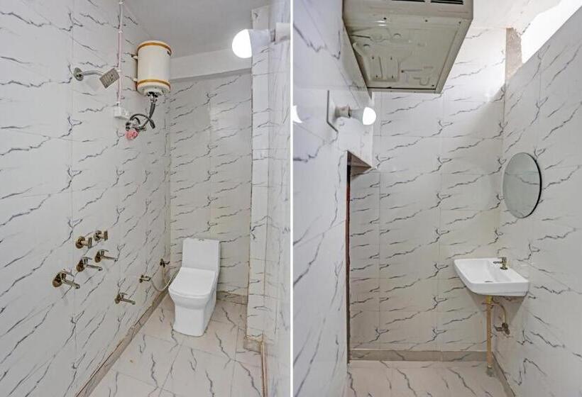 Hotel Oyo 92421  Nirvan