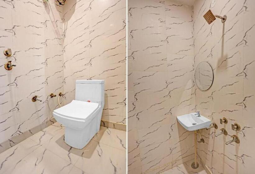 Hotel Oyo 92421  Nirvan