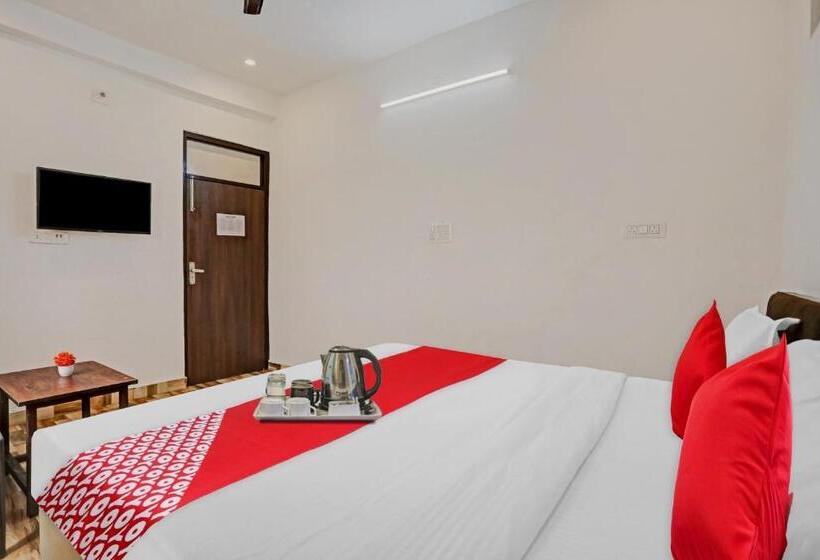 Hotel Oyo 92421  Nirvan