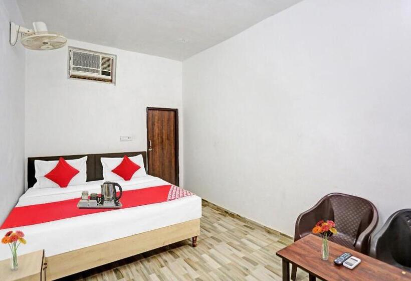 Hotel Oyo 92421  Nirvan