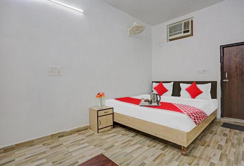 Hotel Oyo 92421  Nirvan