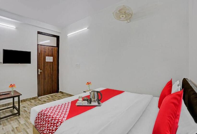 Hotel Oyo 92421  Nirvan