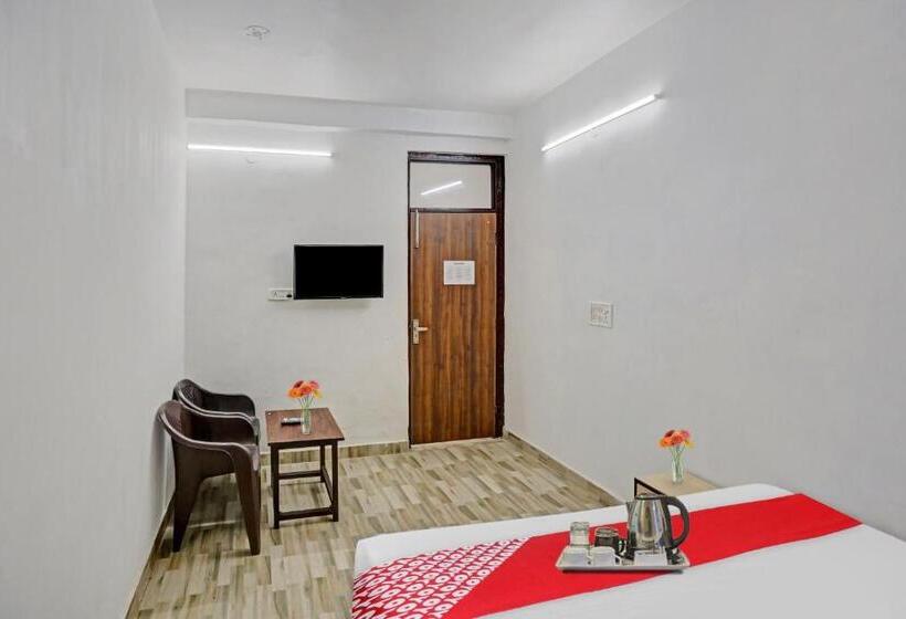 Hotel Oyo 92421  Nirvan
