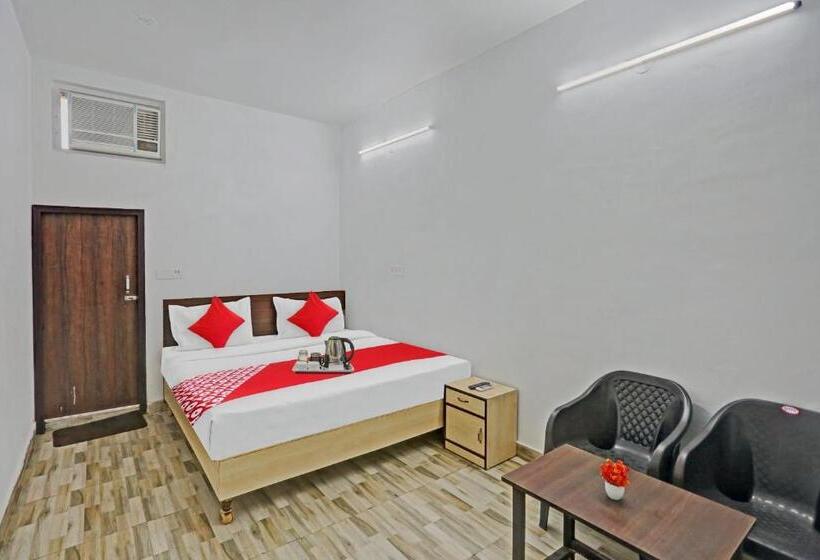 Hotel Oyo 92421  Nirvan