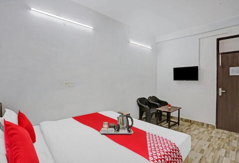 Hotel Oyo 92421  Nirvan