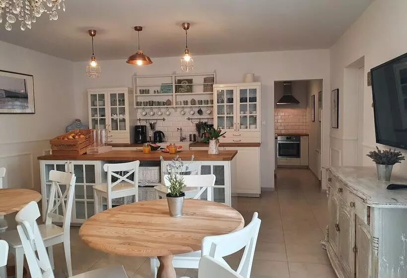 Hotelli Apartamenty Morskie Historie   365pam