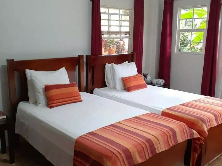 هتل Greenhaven Cottage B&b