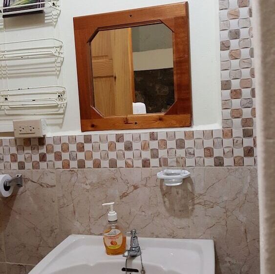 هتل Greenhaven Cottage B&b