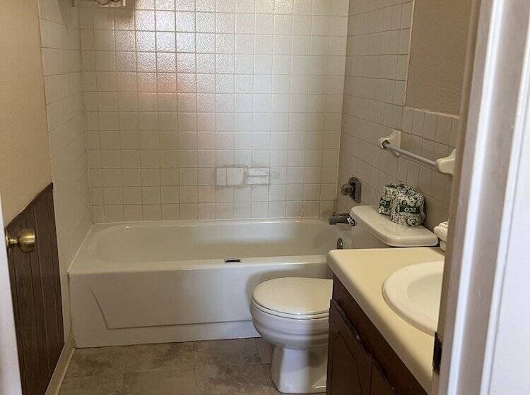 בית מלון כפרי Hallmark Inn And Suites