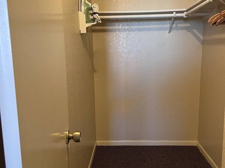 בית מלון כפרי Hallmark Inn And Suites