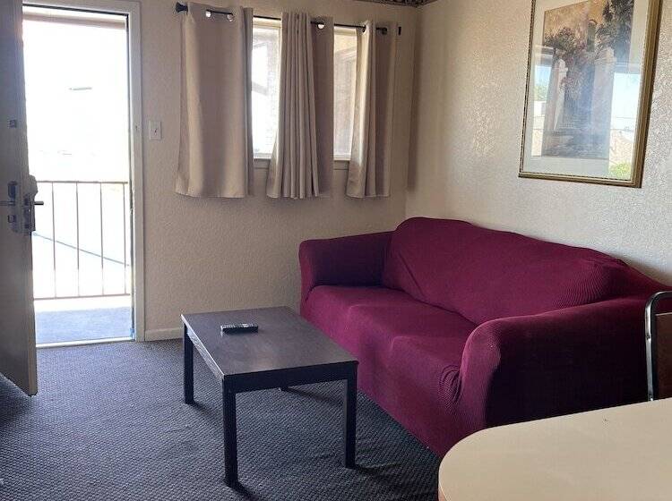 בית מלון כפרי Hallmark Inn And Suites