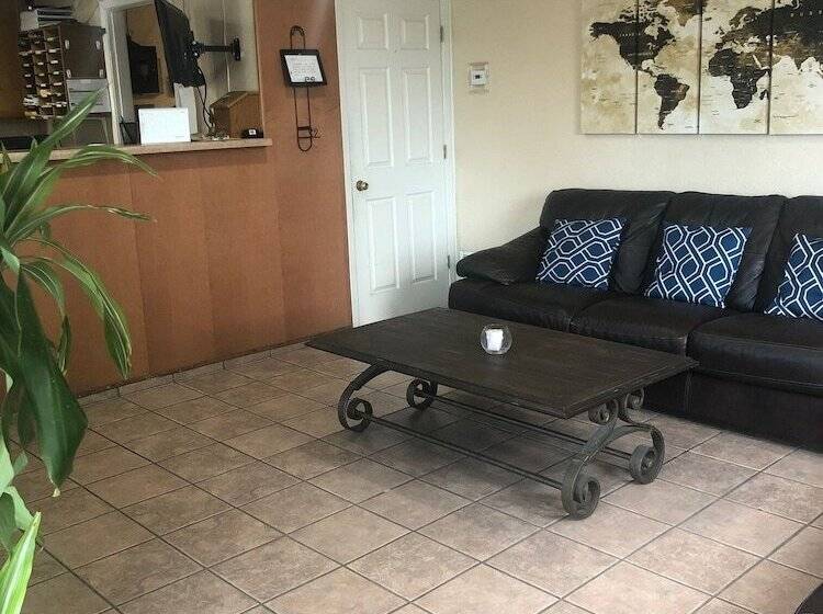 בית מלון כפרי Hallmark Inn And Suites