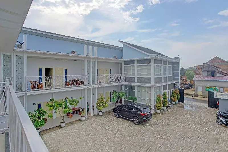 Hotelli Pringombo Homestay 2 Syariah By Oyo Rooms
