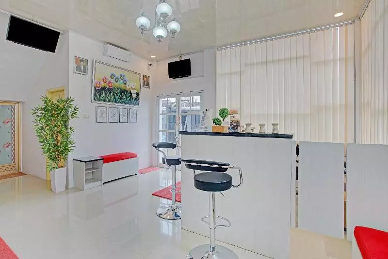 Hotelli Pringombo Homestay 2 Syariah By Oyo Rooms