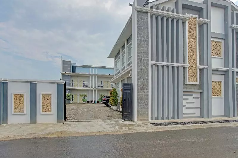 Hotelli Pringombo Homestay 2 Syariah By Oyo Rooms