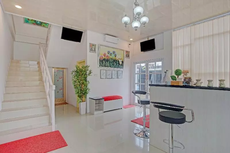 Hotelli Pringombo Homestay 2 Syariah By Oyo Rooms