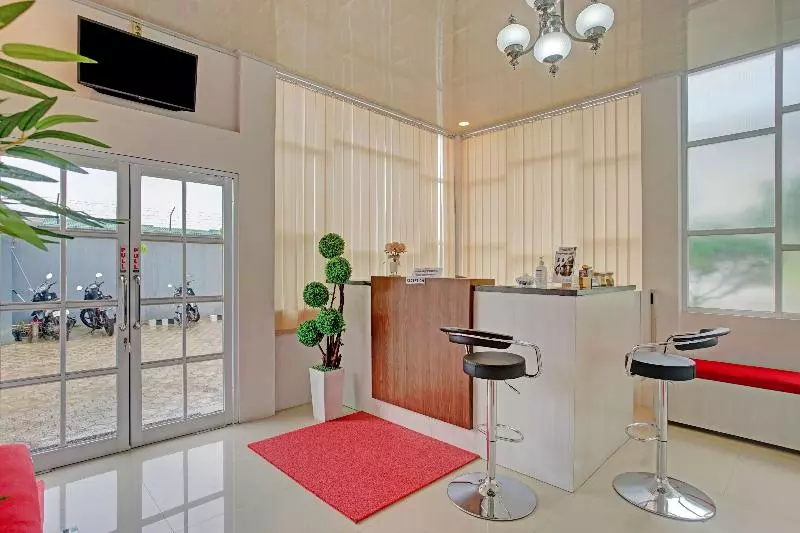 Hotelli Pringombo Homestay 2 Syariah By Oyo Rooms