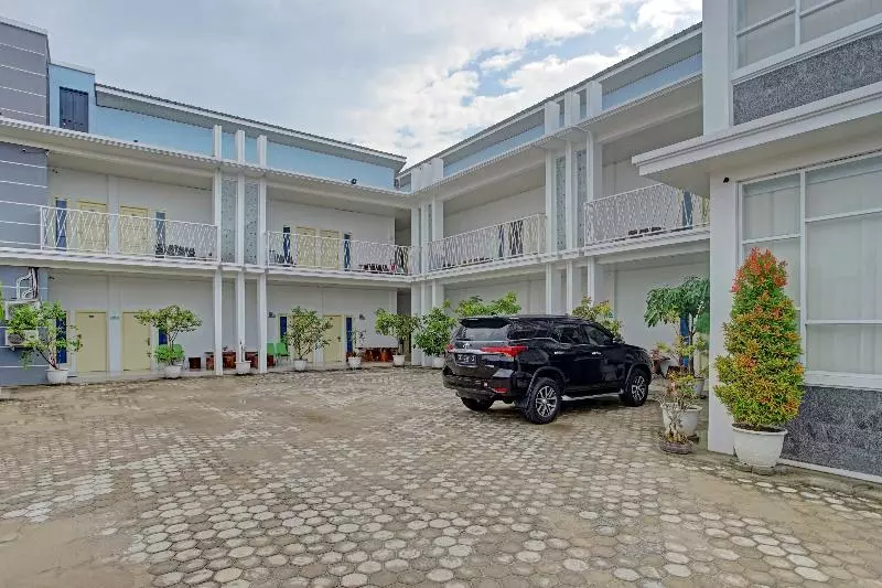 Hotelli Pringombo Homestay 2 Syariah By Oyo Rooms