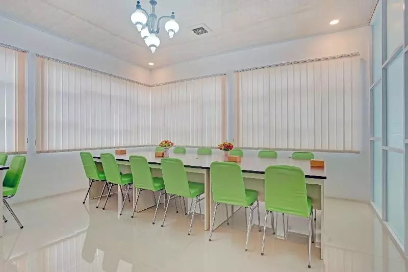 Hotelli Pringombo Homestay 2 Syariah By Oyo Rooms