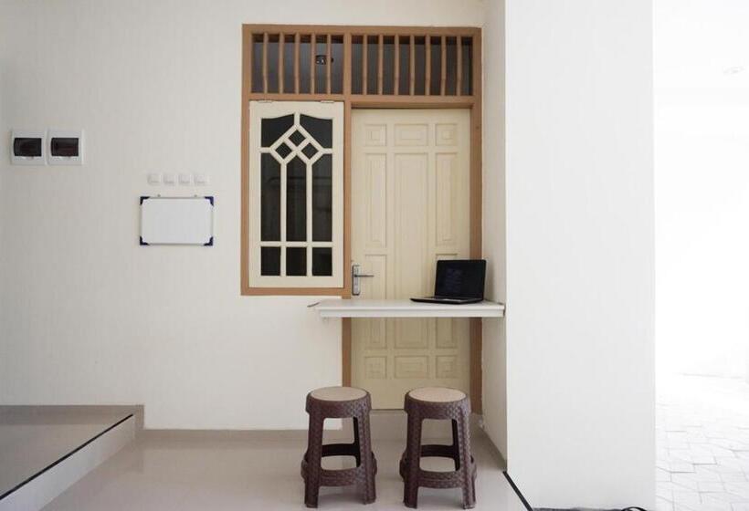 Hotel Reddoorz Near Ambarrukmo Plaza Mall