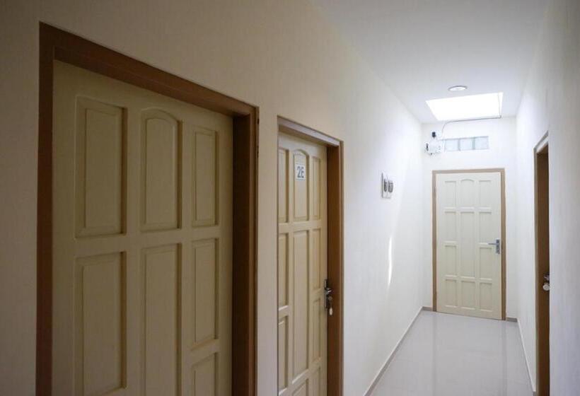 Hotel Reddoorz Near Ambarrukmo Plaza Mall