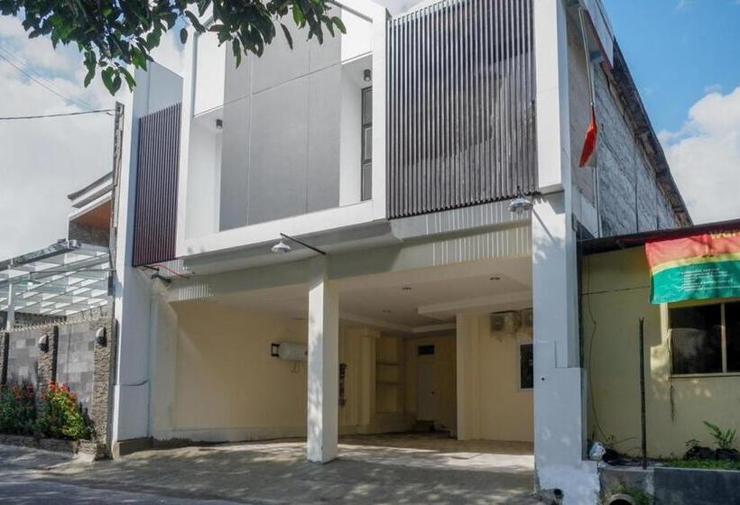 Hotel Reddoorz Near Ambarrukmo Plaza Mall