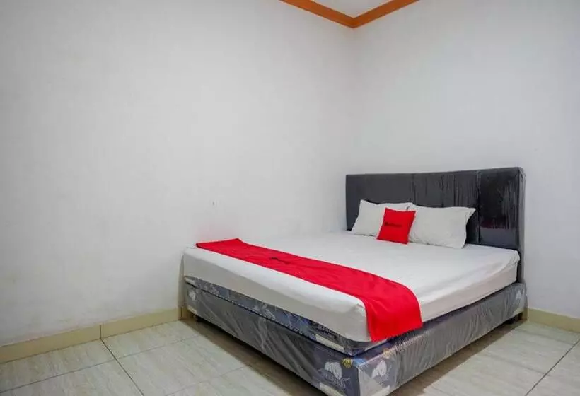 ホテル Reddoorz Near Universitas Negeri Makassar 3
