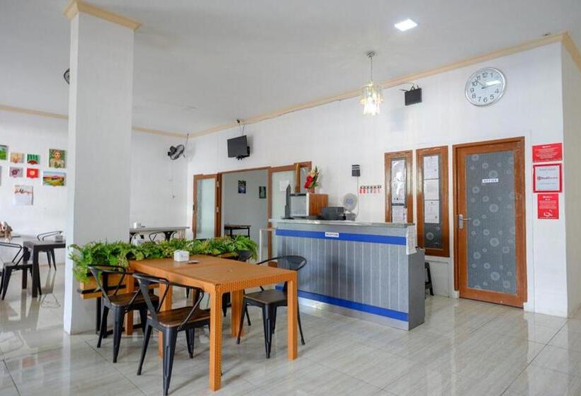 ホテル Reddoorz Near Universitas Negeri Makassar 3