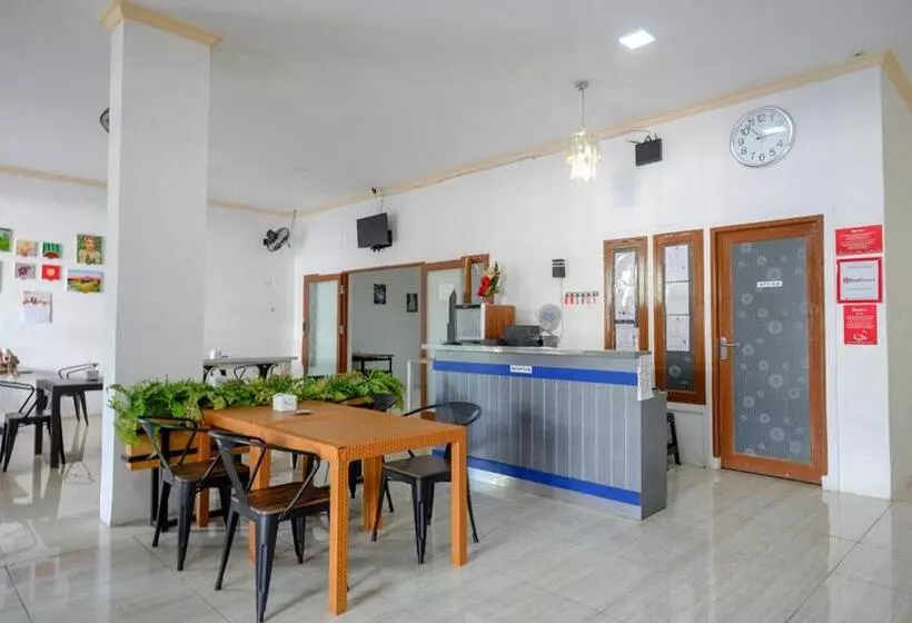 ホテル Reddoorz Near Universitas Negeri Makassar 3