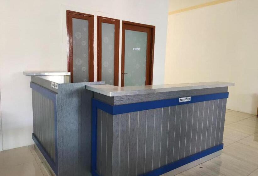 ホテル Reddoorz Near Universitas Negeri Makassar 3