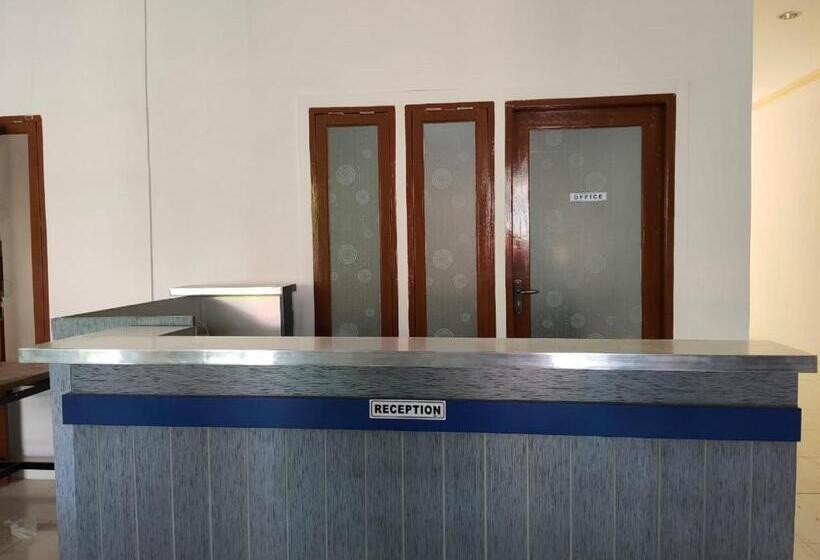 ホテル Reddoorz Near Universitas Negeri Makassar 3