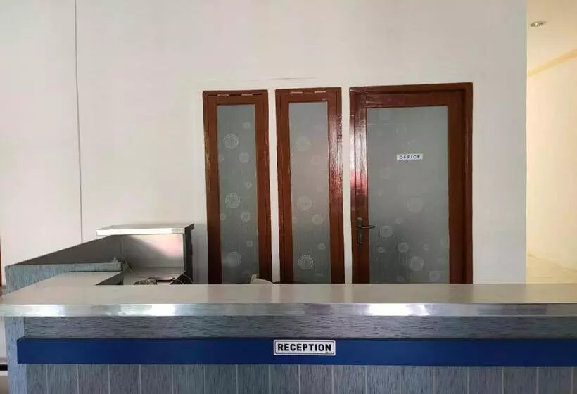 ホテル Reddoorz Near Universitas Negeri Makassar 3