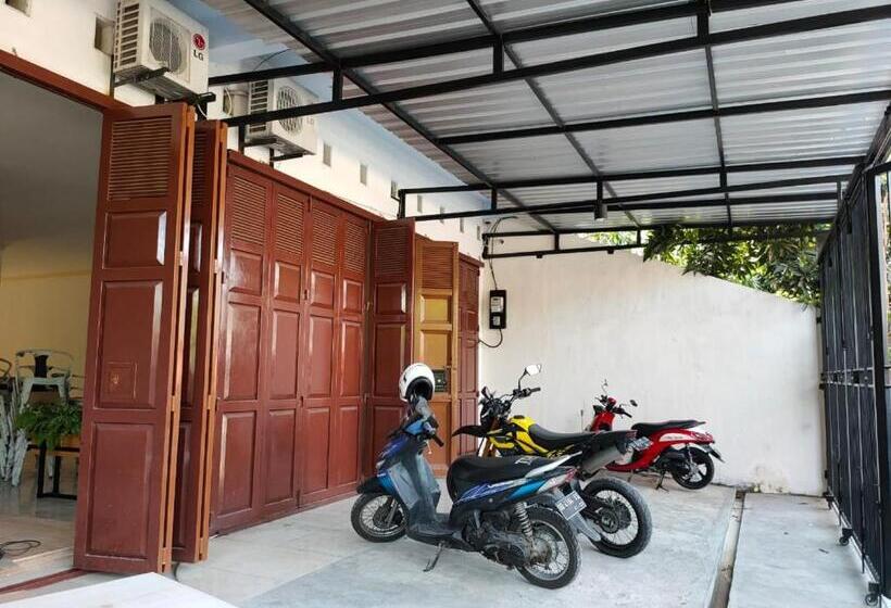 ホテル Reddoorz Near Universitas Negeri Makassar 3