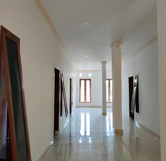 ホテル Reddoorz Near Universitas Negeri Makassar 3