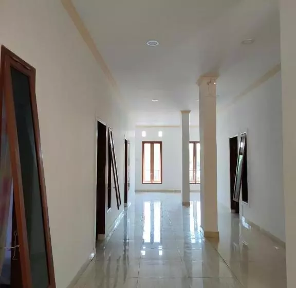 ホテル Reddoorz Near Universitas Negeri Makassar 3