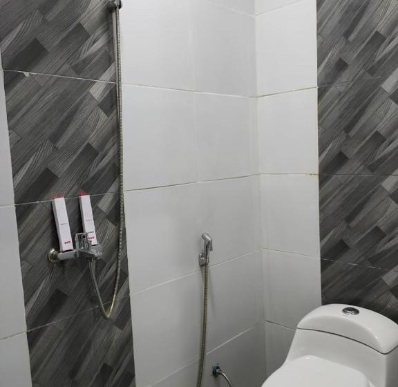 ホテル Reddoorz Near Universitas Negeri Makassar 3