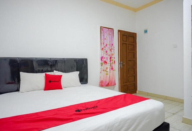 ホテル Reddoorz Near Universitas Negeri Makassar 3