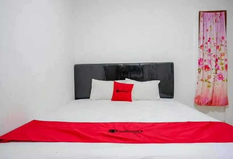 ホテル Reddoorz Near Universitas Negeri Makassar 3