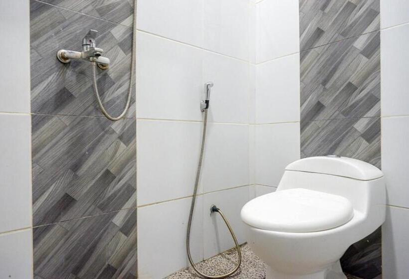 ホテル Reddoorz Near Universitas Negeri Makassar 3