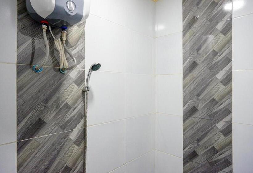 ホテル Reddoorz Near Universitas Negeri Makassar 3