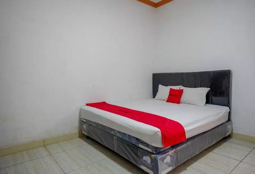 ホテル Reddoorz Near Universitas Negeri Makassar 3