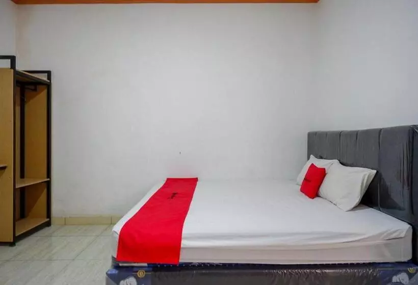 ホテル Reddoorz Near Universitas Negeri Makassar 3
