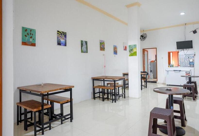 ホテル Reddoorz Near Universitas Negeri Makassar 3