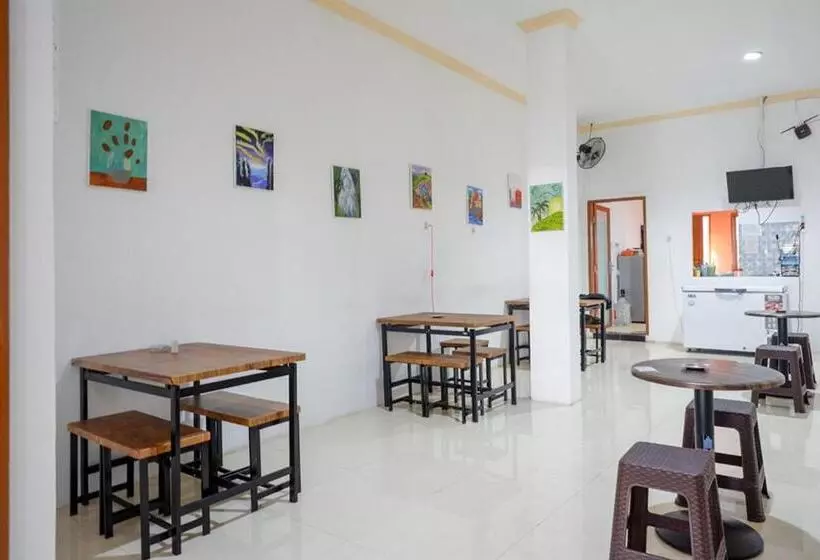 ホテル Reddoorz Near Universitas Negeri Makassar 3
