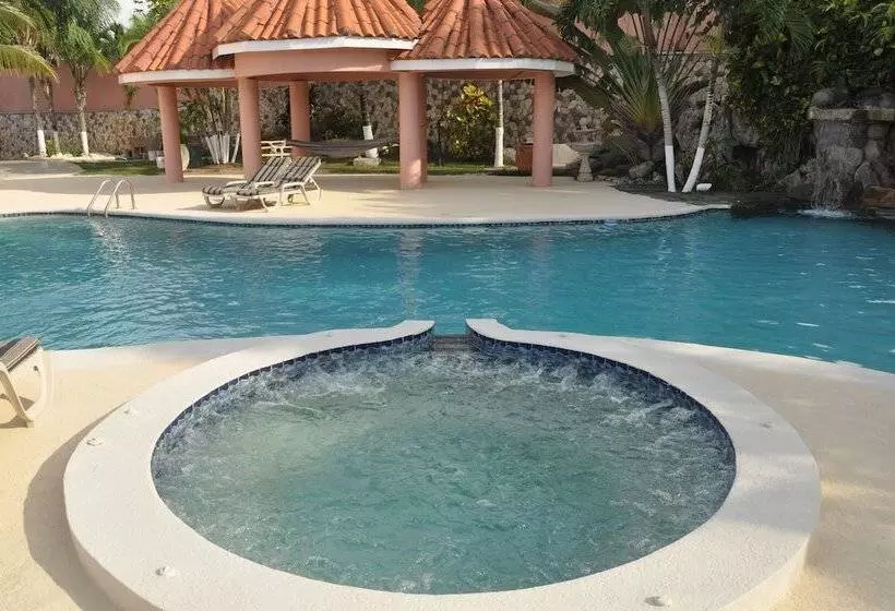هتل Sun Rise Condos By The Vacation Casa
